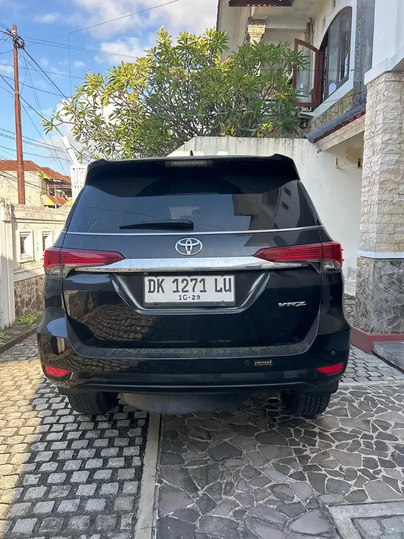 Toyota Fortuner th 2017 type 2.4VRZ Solar Matic hitam - Image 5 of 5