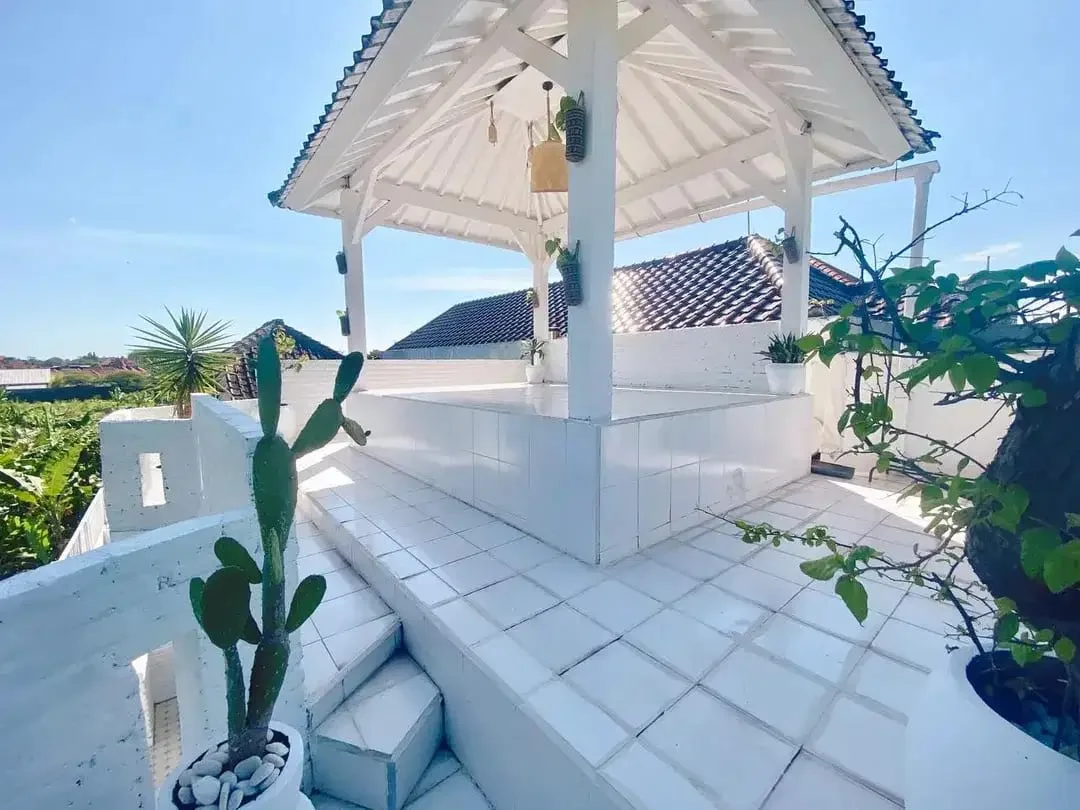 Vila Mewah Modern 3 Lantai dengan Rooftop di Seminyak Bali - Image 2 of 10