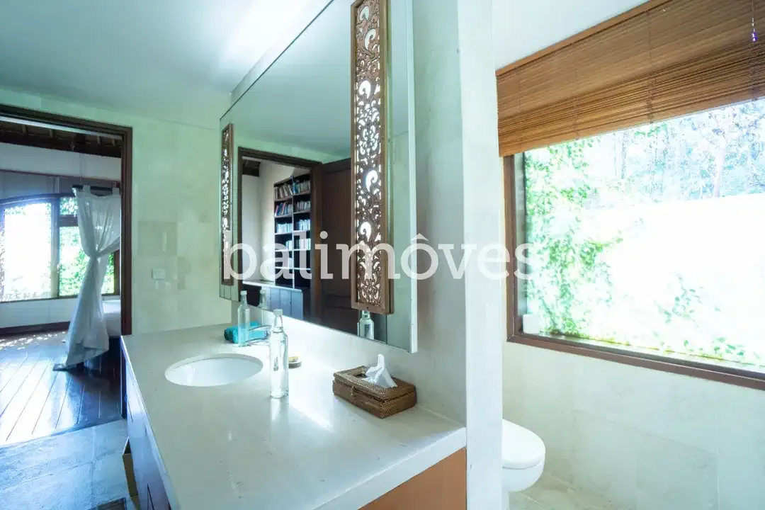 Vila Mewah dengan Lima Kamar Tidur yang Indah di Tepi Pantai Sanur - Image 2 of 10