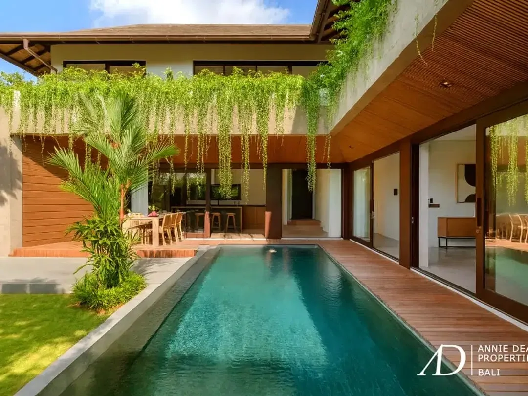 FREEHOLD | MODERN VILLA WITH COMMERCIAL SHOPFRONT IN CENTRAL CANGGU - Image 2 of 10