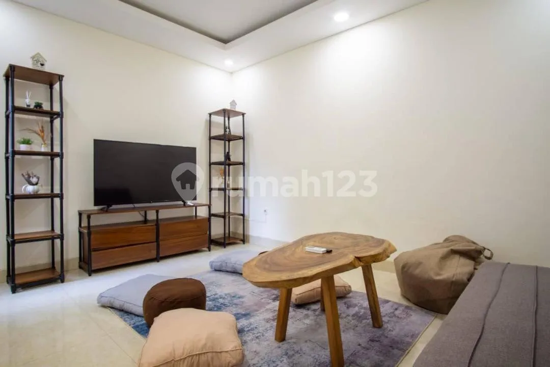 Villa Strategis 3 Kamar Furnished With Pool Dekat Pantai, Canggu - Image 2 of 4
