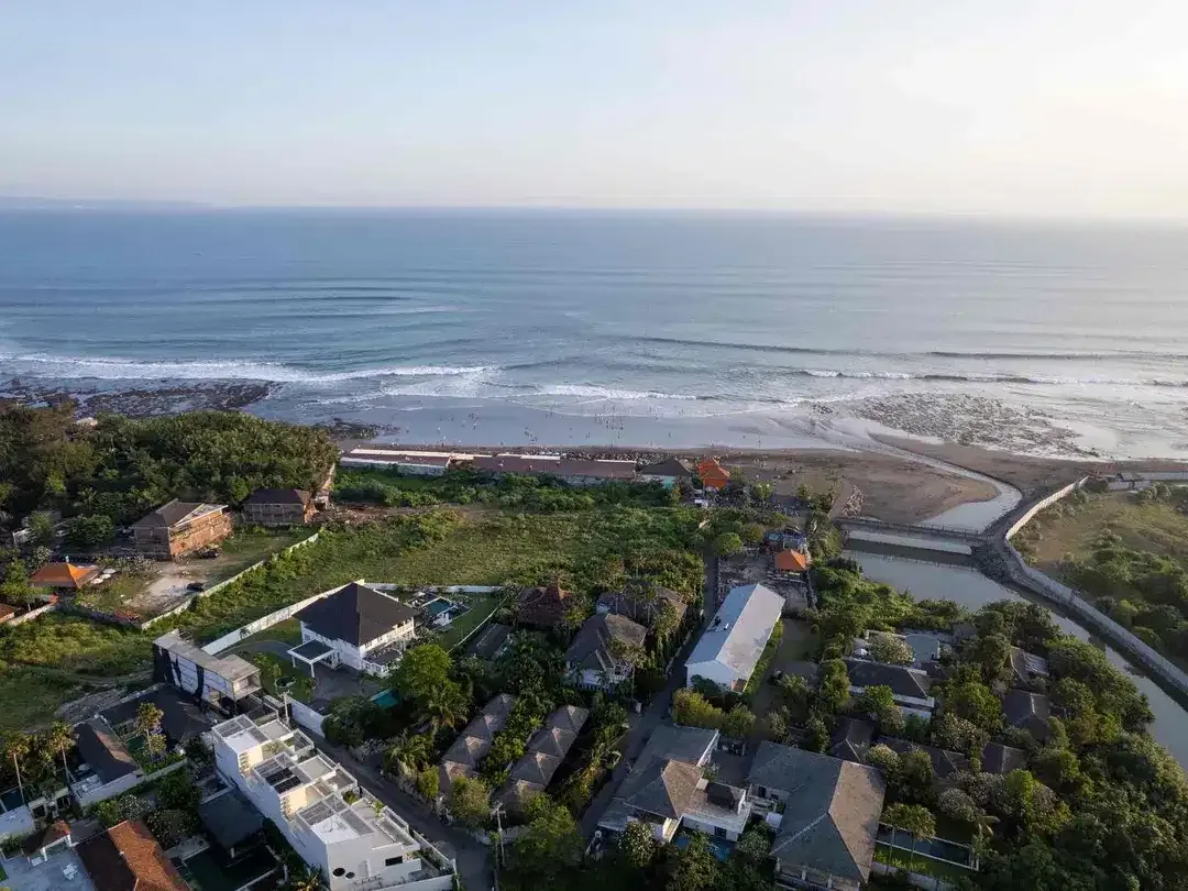 PRIME PINK ZONE MAIN ROAD LAND LOCATION ONLY 400 METERS TO THE BEACH AT PERERENAN CANGGU - Image 4 of 9