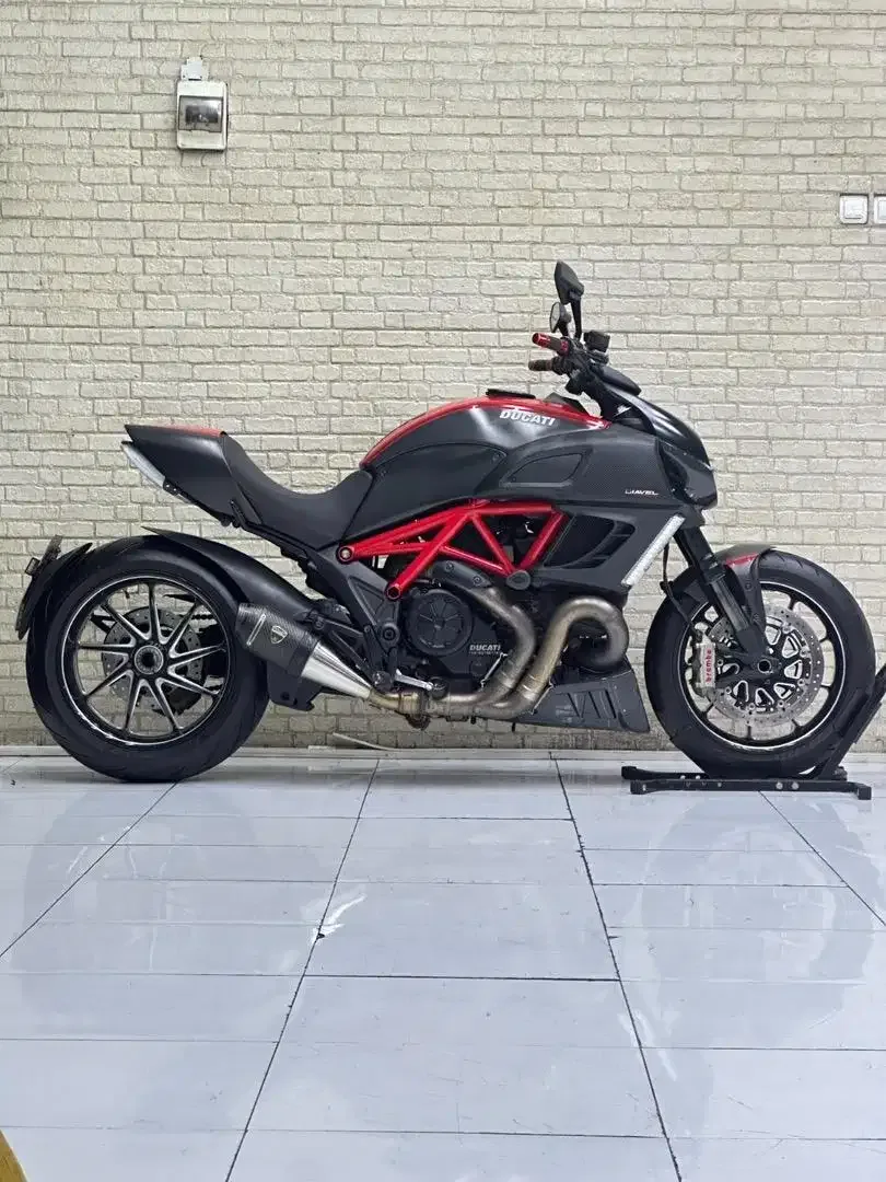 Moge Ducati Diavel red carbon mustika motor - Image 4 of 10