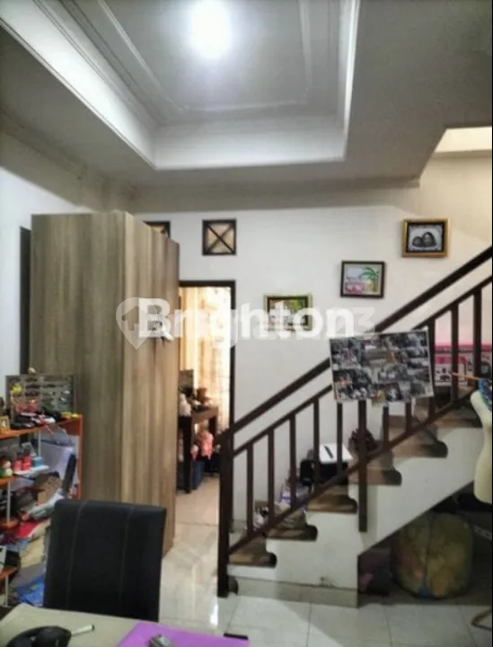 Dijual Rumah 2 Lantai - Lokasi Strategis, Siap Huni - Image 3 of 4