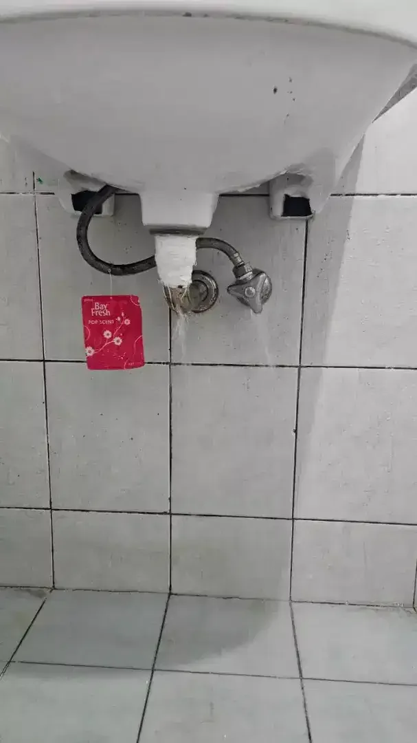 Tukang pompa,water filter,tandon air, wastafel, kloset duduk,kran air - Image 1 of 3