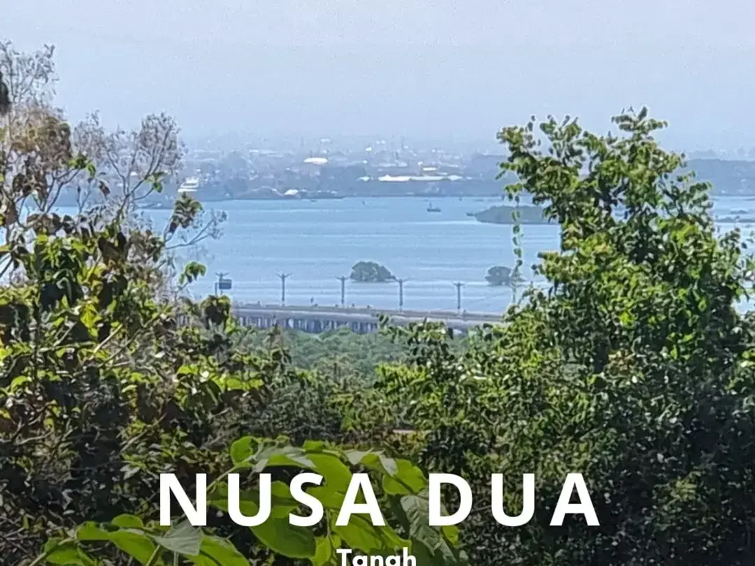 Tanah Nusa Dua Pemandangan Laut Dekat Puja Mandala Nusa Dua - Image 1 of 10