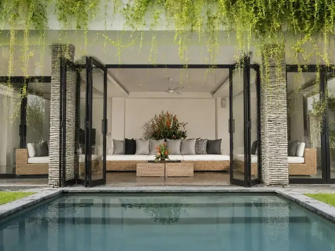 VILLA MEWAH DI PUSAT SEMINYAK FULL FURNISHED - Image 4 of 10
