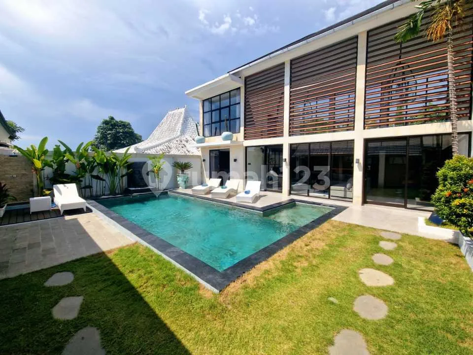 For Rent Modern 4-Bedroom Villa In Tumbak Bayuh - Image 1 of 4