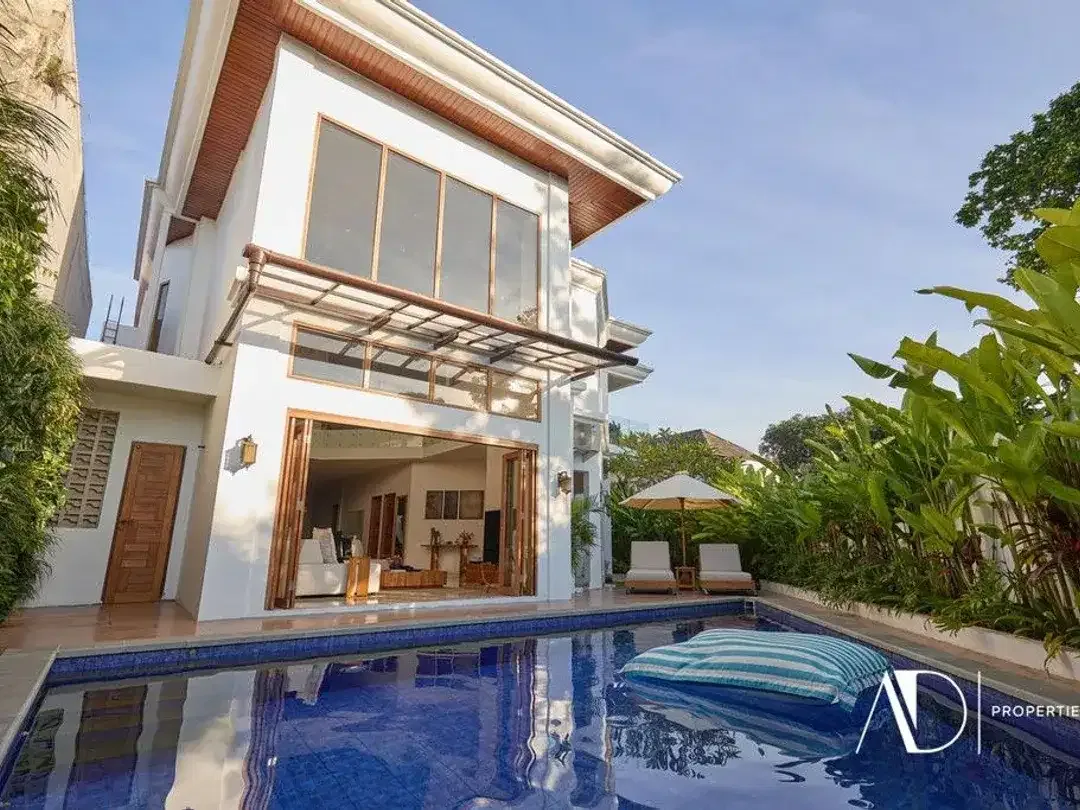 FREEHOLD | MODERN 5-BEDROOM LUXURY VILLA IN SEMINYAK - Image 2 of 10