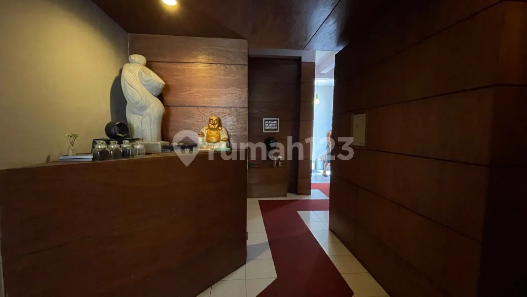Dijual Ruko 2 Lantai Strategis di Jalan Raya Kerobokan - Image 1 of 4