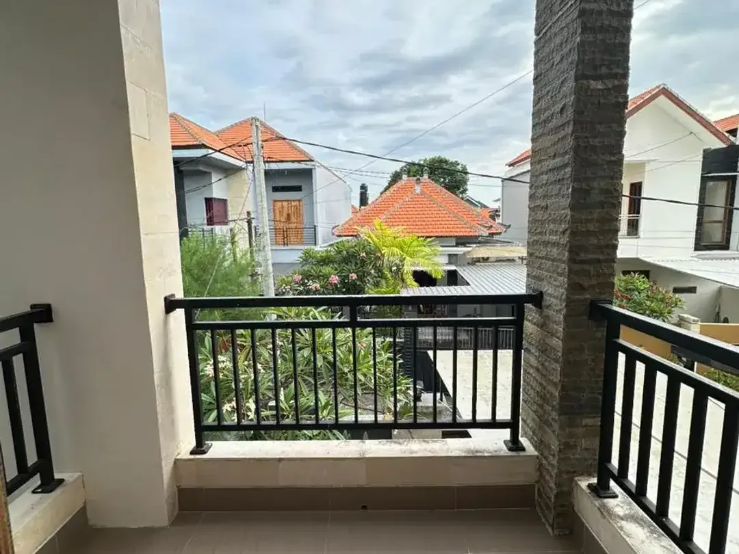 DIJUAL RUMAH 2 LANTAI FULLY FURNISHED – TUKAD BALIAN, RENON, DENPASAR SELATAN ( IR ) - Image 3 of 10
