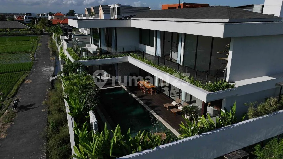 3Br Villa With Coastal Luxury Living In Cemagi (R-Ce08) - Image 1 of 4