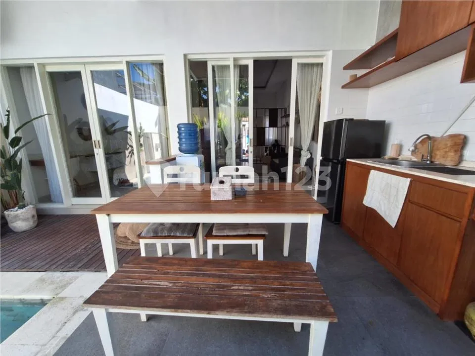 Villa Jual di Bali Village dengan 2 Kamar Tidur Dekat Plataran Villa Kerobokan - Image 2 of 4