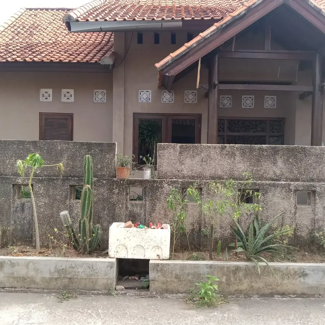 BUC Tanah Bonus Rumah dan Warung di Jimbaran Badung Bali - Image 1 of 5