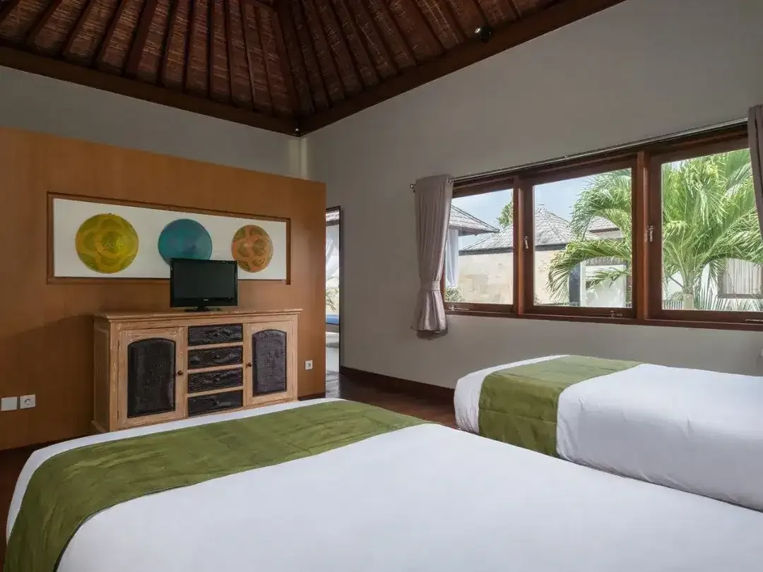Freehold - Exquisite Tropical Retreat 2-Bedroom Villa in Prime Canggu Location - Image 2 of 10