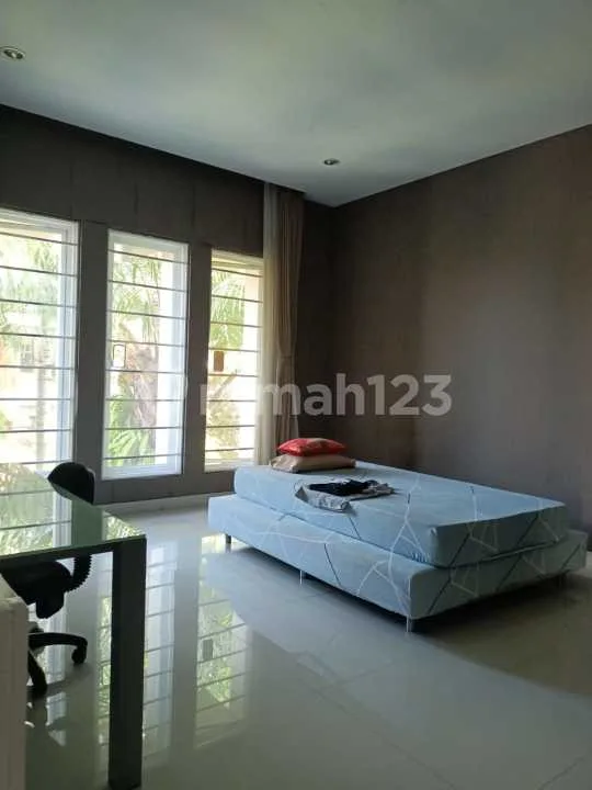 RUMAH MEWAH MINIMALIS LINGKUNGAN NYAMAN DI TENGAH KOTA FURNISHED - Image 4 of 4