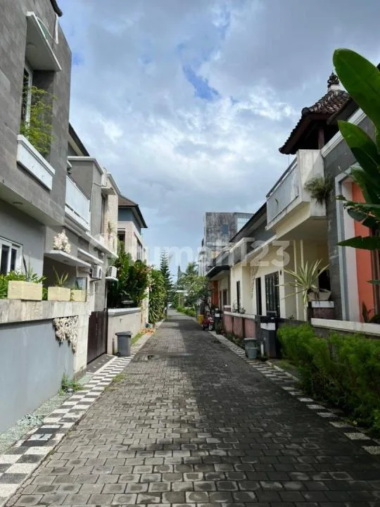 Rumah Modern Full Furnish One Gate System Didaerah Gatot Subroto Timur Dekat ke Mall Living World Kesiman Sanur dan Tohpati serta ke Batubulan - Image 3 of 4
