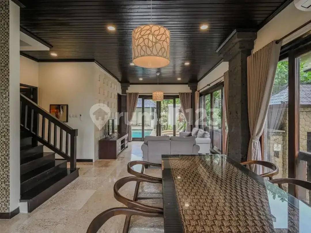 Disewakan Villa Modern Tropika Lingkungan Sejuk dan Tenang - Image 2 of 5