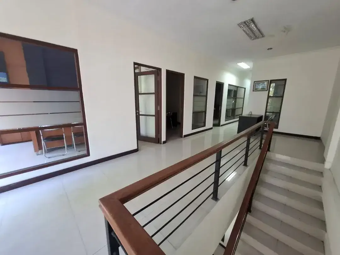 Dijual dan Disewakan Ruko 3 Lantai di Raya Puputan Renon - Image 3 of 10
