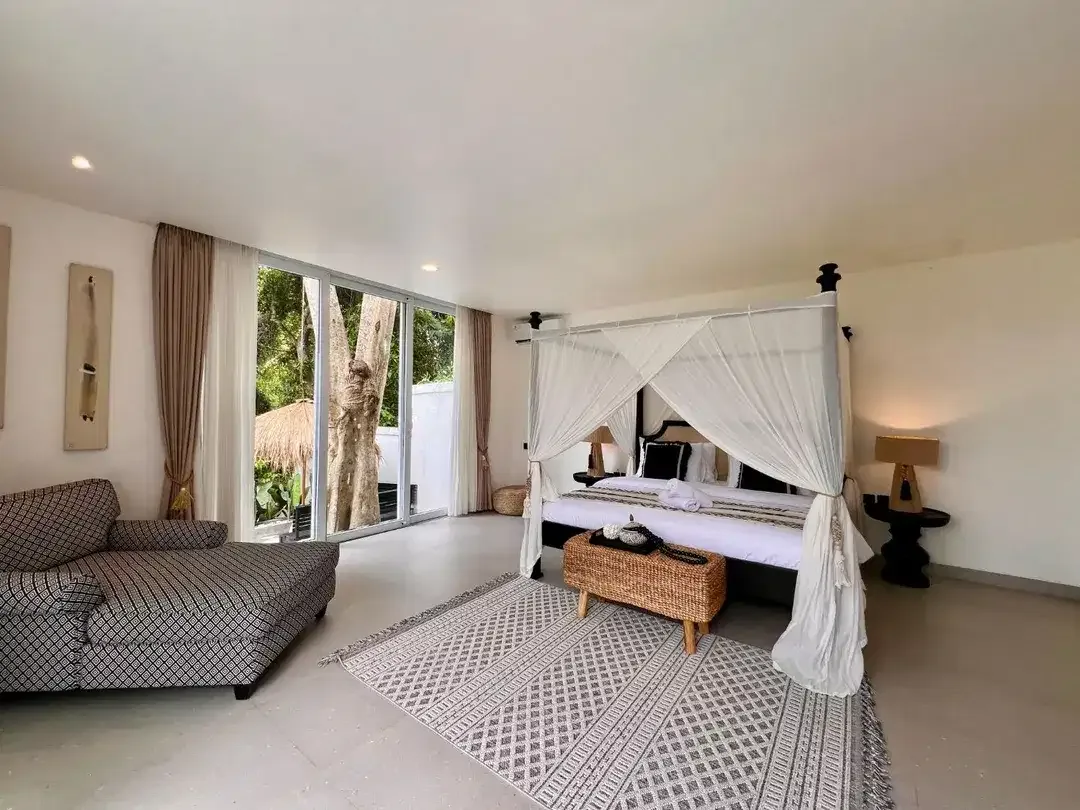 HIDDEN GEM 5 BEDROOMS MODERN TROPICAL STYLE JUNGGLE AND RIVER VIEW LOCATION AT MUNGGU - CANGGU - Image 7 of 10