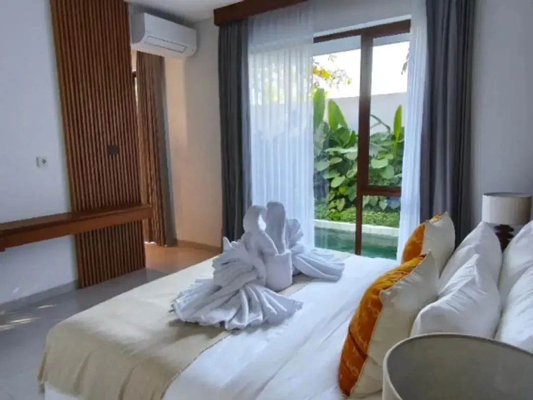 FREEHOLD OR LEASEHOLD STRATEGIC QUIET LUXURY VILLA IN RENON SANUR - Image 6 of 10