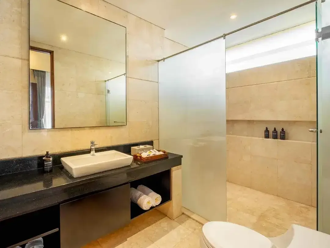 LUXURY VILLA FOR SALE – WALKING DISTANCE TO BATU BOLONG BEACH, CANGGU - Image 8 of 10