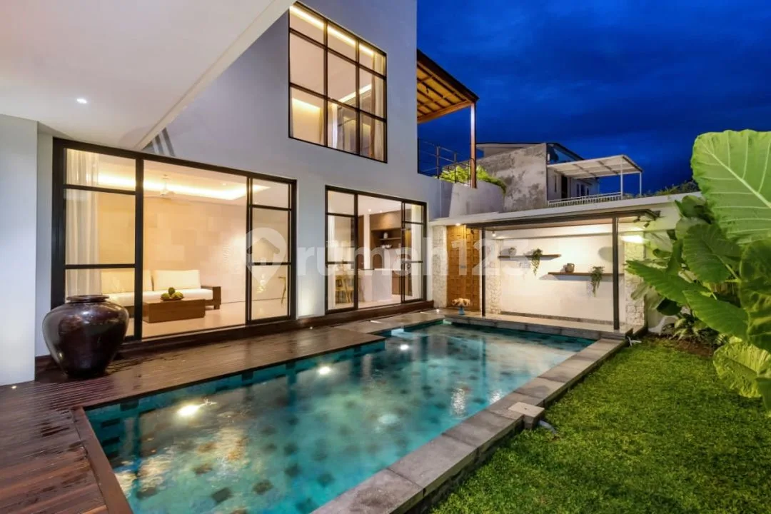 Modern Villa Central Berawa Canggu - 3 Bedrooms 200M2 - Image 3 of 4