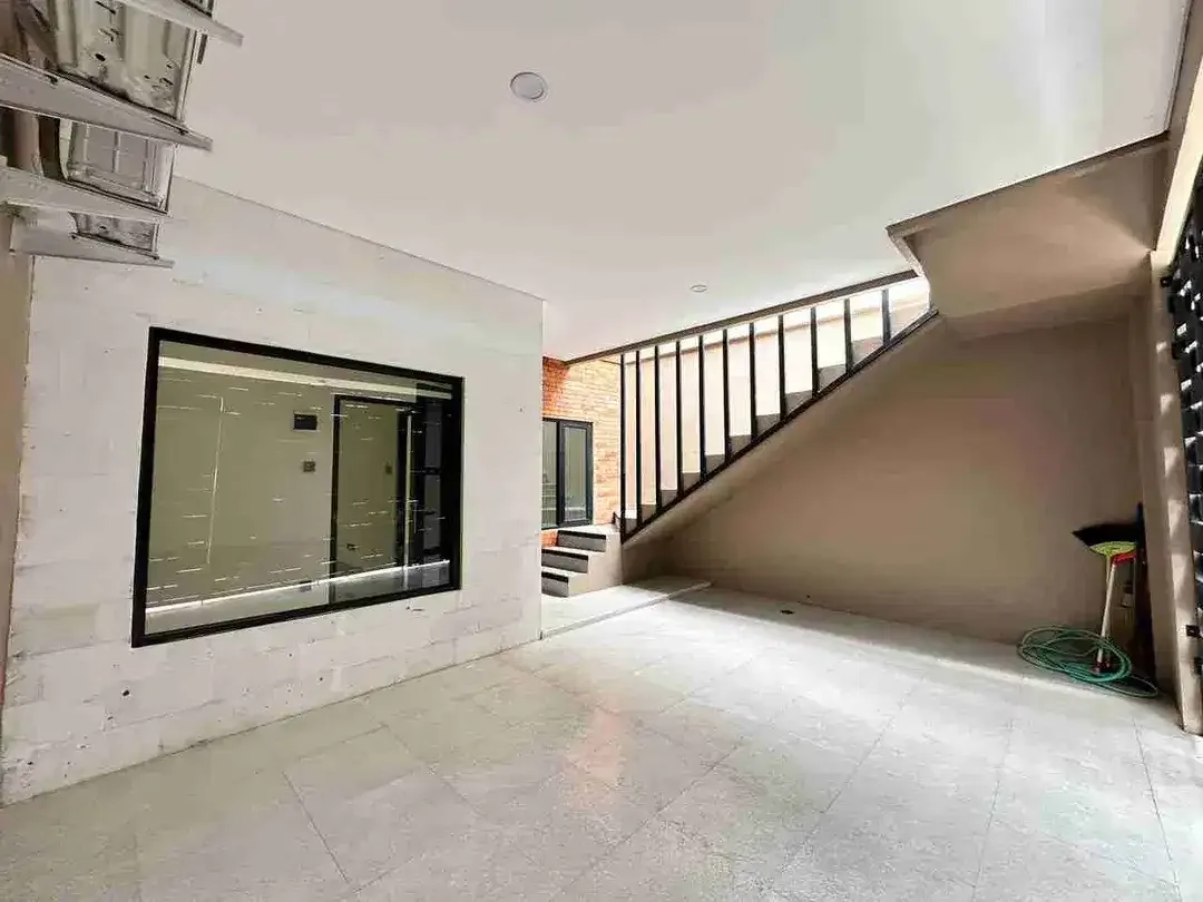 DIJUAL / DISEWAKAN RUMAH LANTAI II DI MUNGGU BANTAS DENGAN PEMANDANGAN SAWAH - Image 3 of 10