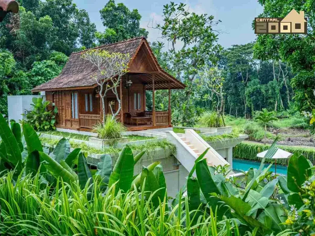 For Sale: Luxury Riverfront Villa Estate - Image 8 of 10