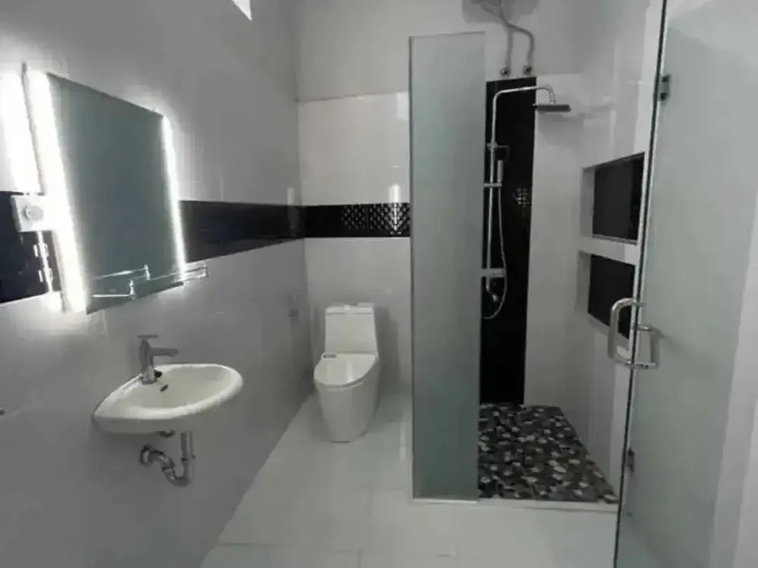 Dijual / Disewakan Rumah 2 Lantai 3 Kamar Tidur Full Furnished - Image 6 of 8
