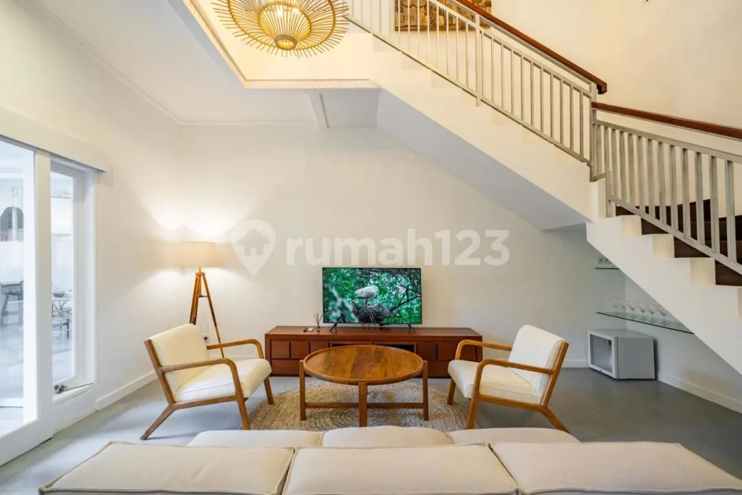 Luxury Fully Furnished Villa Only 200M From Canggu Beach Bali - Image 3 of 4