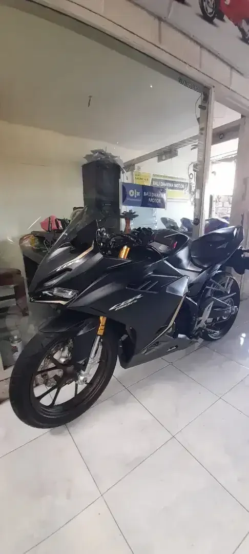 Honda CBR.  150 CC thn .2023 cash Bali dharma motor - Image 4 of 5