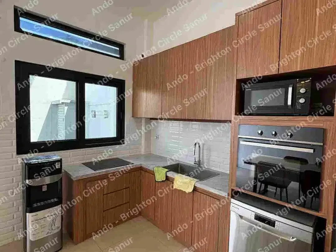 RUMAH MODERN 4 KAMAR TIDUR YANG BARU DIRENOVASI DAN DILENGKAPI PERABOT DI SANUR - Image 8 of 10