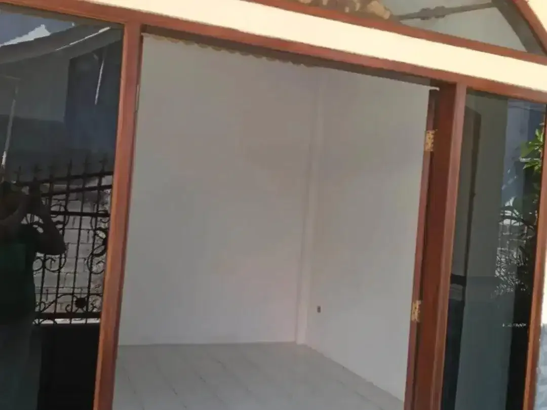 Rumah Luas & Strategis 3 Kamar Tidur Disewakan di Sesetan - Image 5 of 10