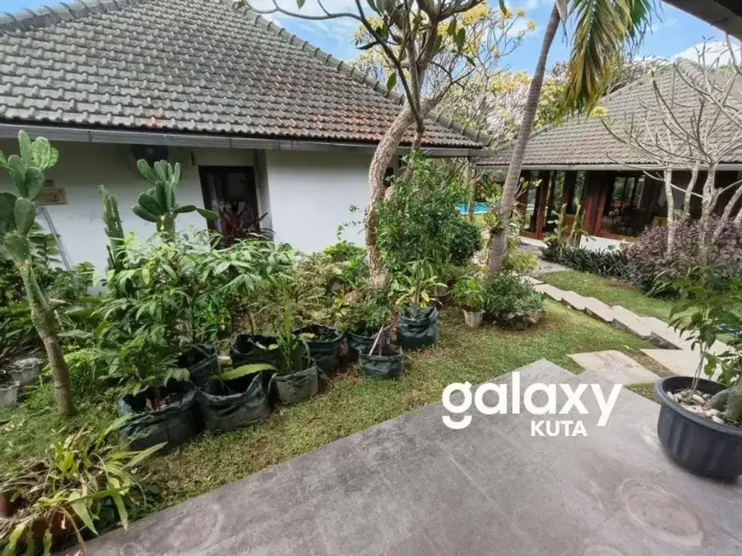 DIJUAL VILLA SPACIOUS GARDEN WITH 5 BEDROOM IN UMALAS KEROBOKAN BADUNG - Image 4 of 10