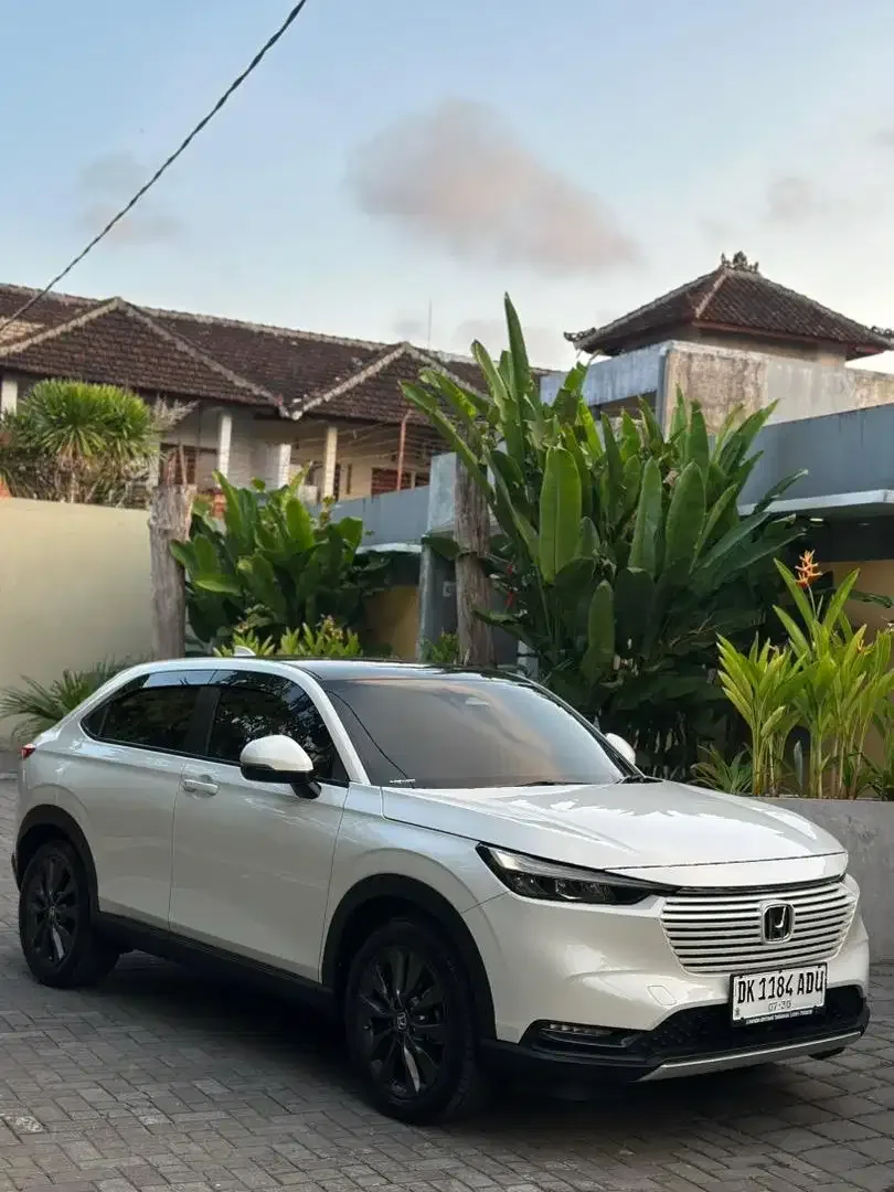 All New HR-V 1.5 SE Last Edition Panoramic 2025 Asli Bali ODO 2000 - Image 2 of 10