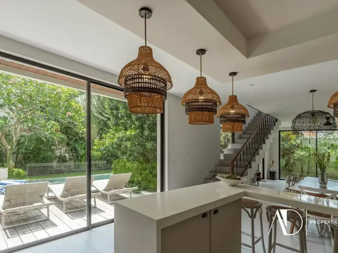 LEASEHOLD | MODERN TROPICAL 4-BEDROOM VILLA IN PRIME BERAWA - Image 3 of 10