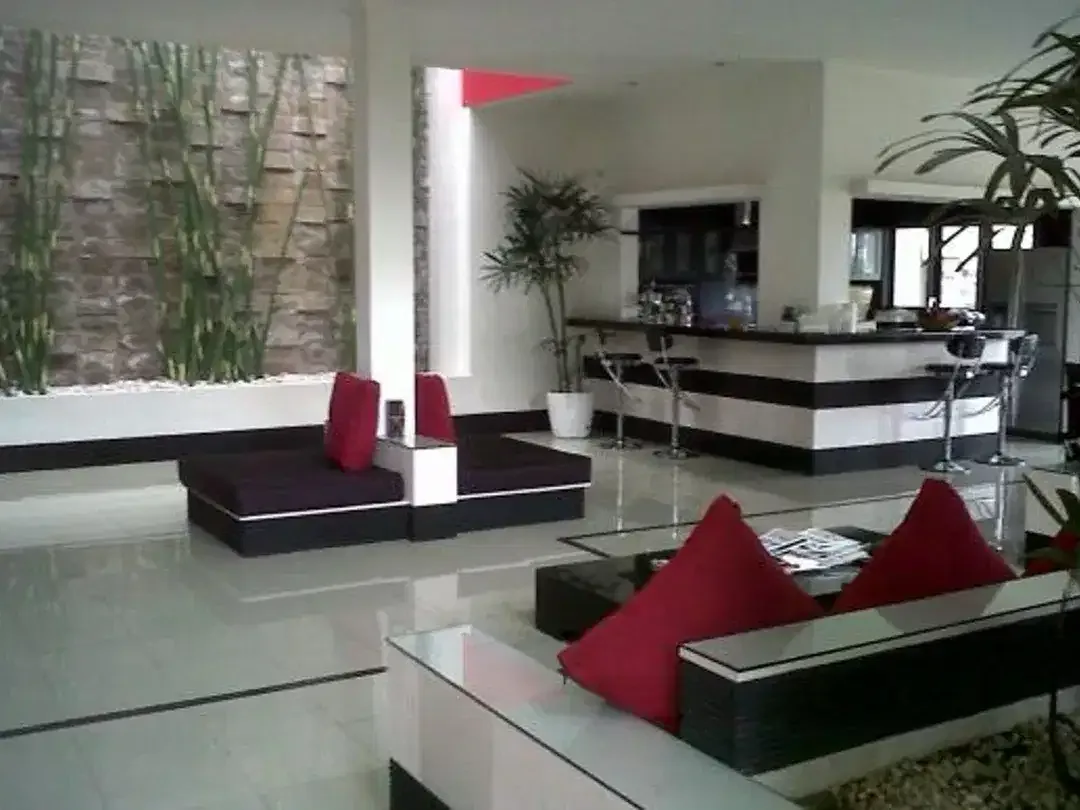 GRAND LUXURY ESTATE IN MUTIARA MANSION — FULLY FURNISHED (WEST DENPASAR) - Image 1 of 4