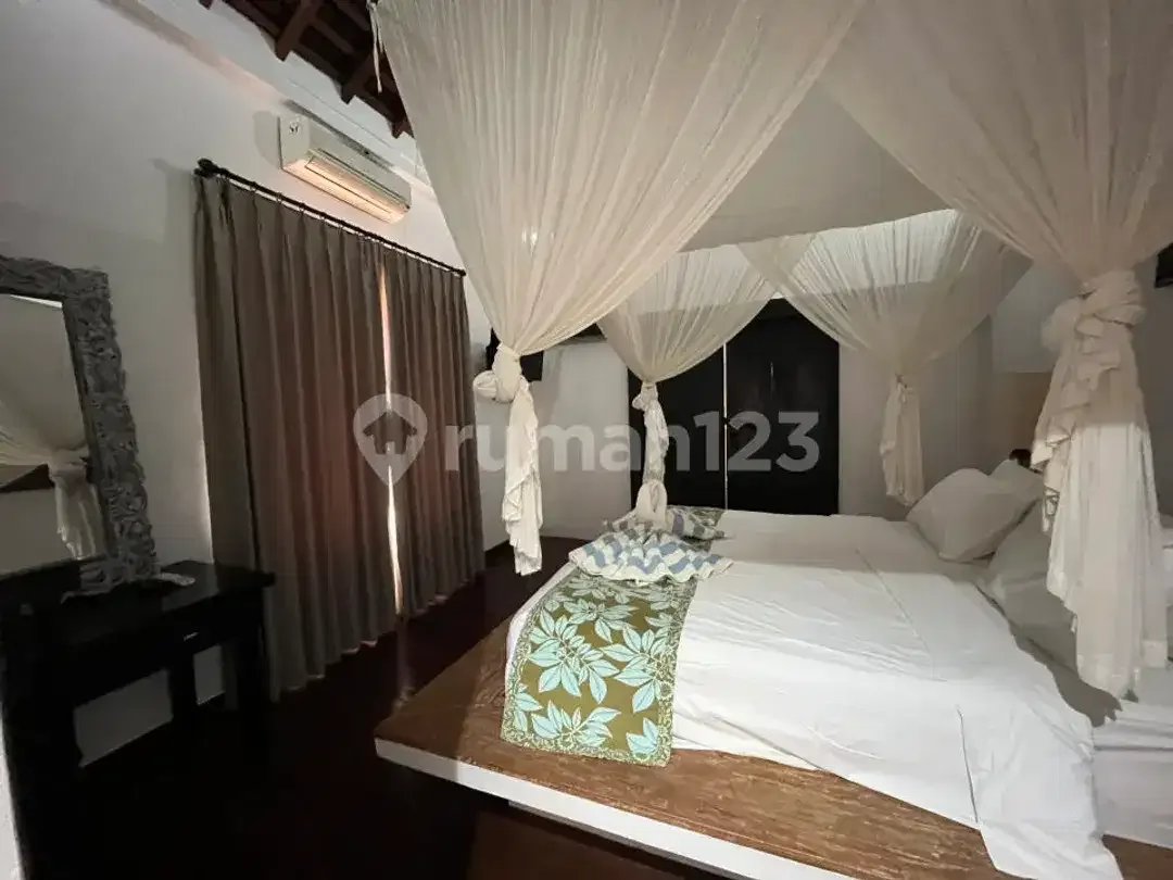 Balinese Luxury Villa 4Br - Seminyak, Bali Hanya 1Km Km Dari Pantai | Lokasi Prima untuk Hunian & Investasi Rental - Image 6 of 10