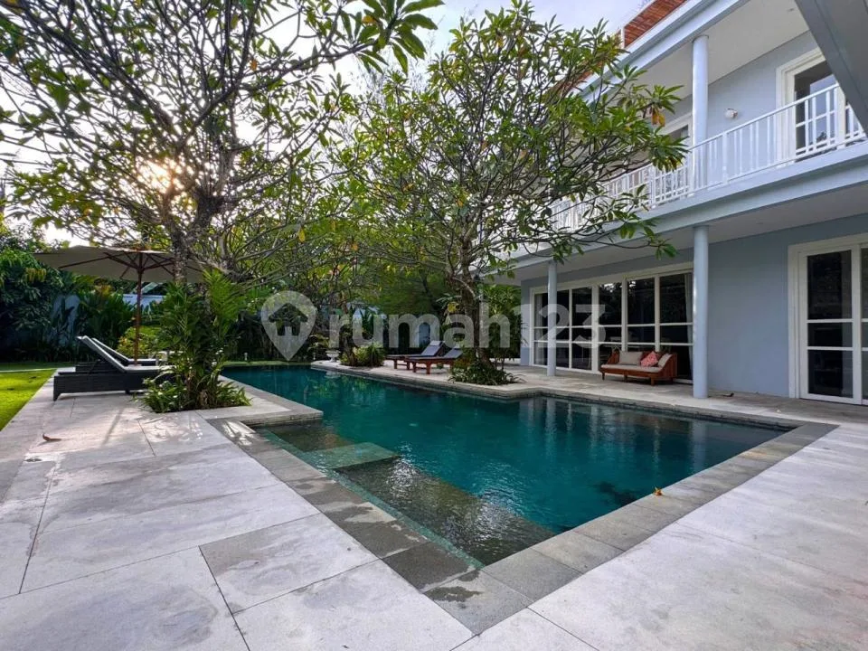 Villa Mewah Tibubeneng Berawa #8438 - Image 2 of 4