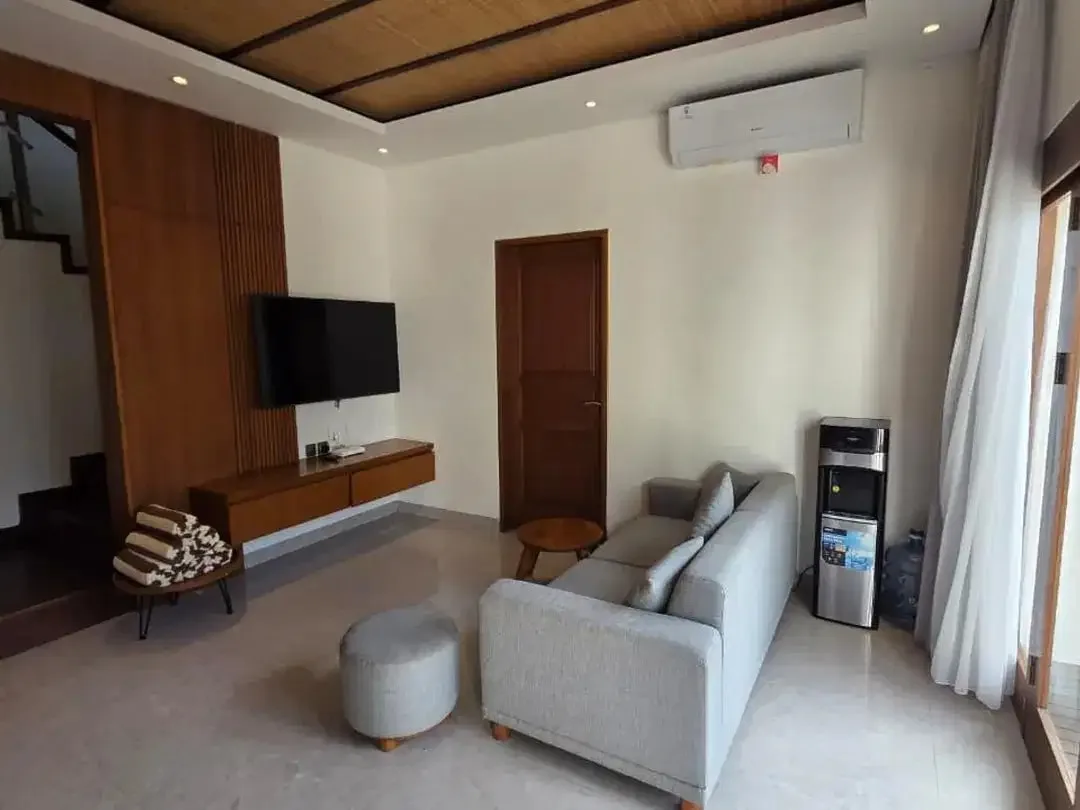 MODERN VILLA TAMAN SEMINYAK SUITES - Image 2 of 10