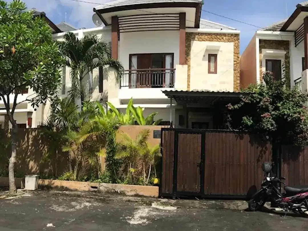 Rumah Modern Private Cluster Kompolek Fasiitas Lengkap di Royal Garden Jimbaran - Image 2 of 10