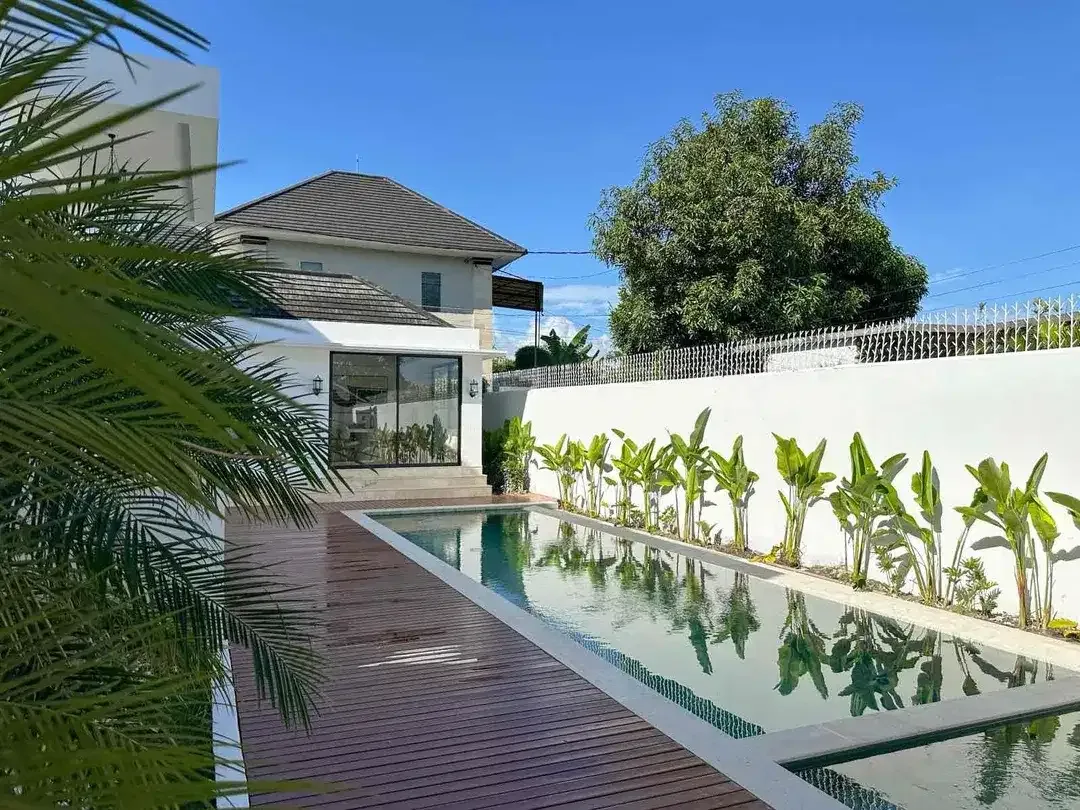 4 BEDROOMS LUXURY  MEDITTERANEAN  STYLE PRIME AND STRATEGIC LOCATION AT BERAWA CANGGU - Image 3 of 10