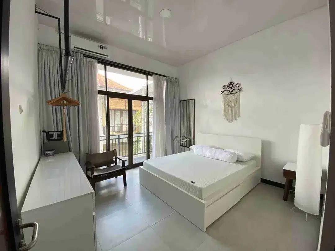 Rumah Modern Minimalis 2 Lantai Dekat Pantai Canggu - Image 5 of 10