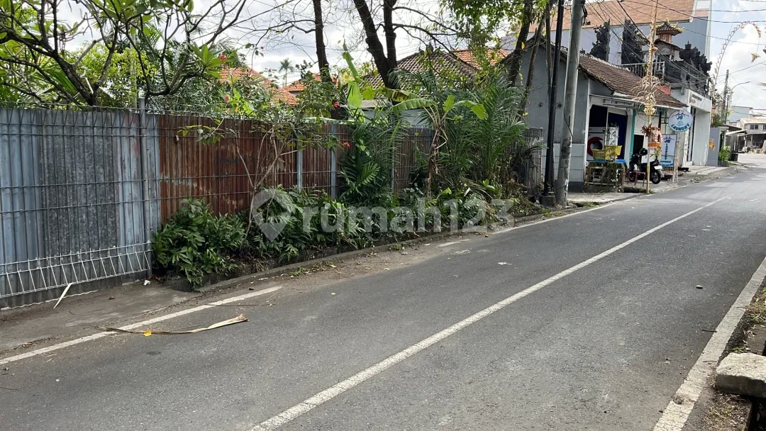 Tanah Strategis Pinggir Jalan Kerobokan Kelod - 300 MÂ², SHM, Dekat Hotel Cyrus- Cocok Villa & Investasi - Image 2 of 4