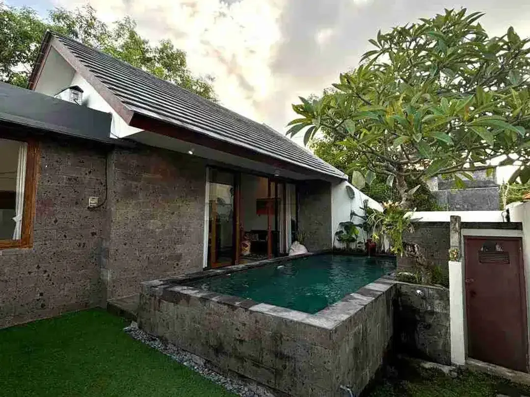 Dijual Villa Full Furnished Modern Tropis - Image 1 of 7