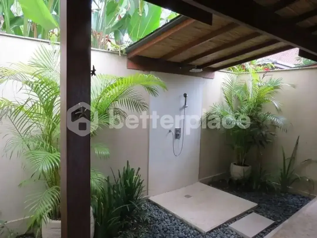 Elegant Family-Friendly 3-Bedroom Villa in Canggu Padonan with En-Suite Bedrooms, Beautiful Pool & Exceptional Garden Setting - Image 8 of 10