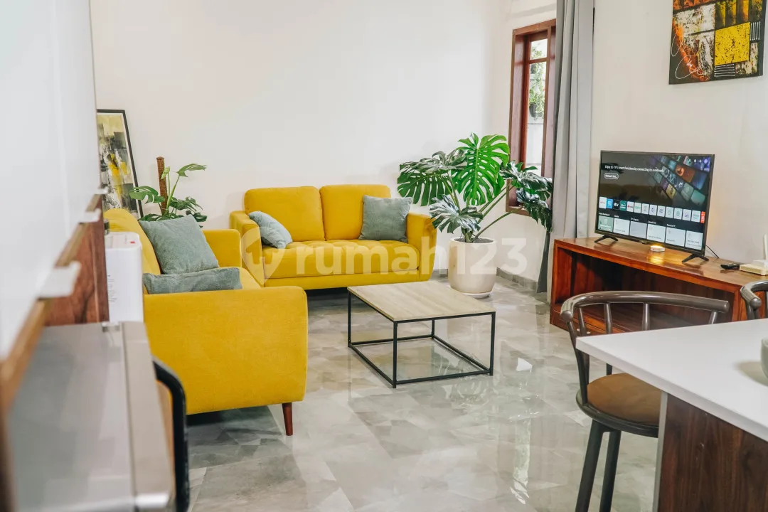 Sewa Rumah Minimalis 2 Lantai di Jl. Raya Semer Kerobokan Kelod | Fully Furnished & Strategis - Image 2 of 4