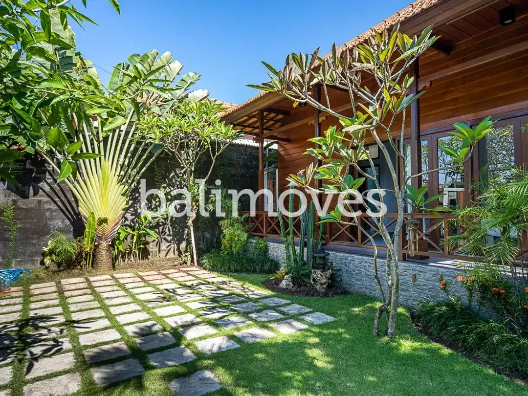 Dijual Rumah Dua Kamar Tidur yang Indah dan Nyaman  di Sanur - Image 3 of 10