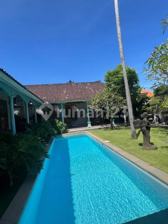 Seminyak 2 Bedroom Tropical Antique Villa With Spacious Garden - Image 1 of 4